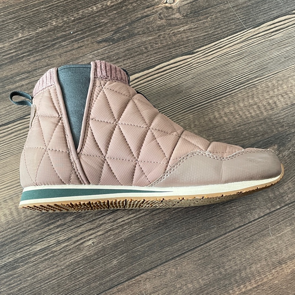 Teva ReEmber Quilted Mid Taupe Slip-On Boots Size 9 - Picture 5 of 13